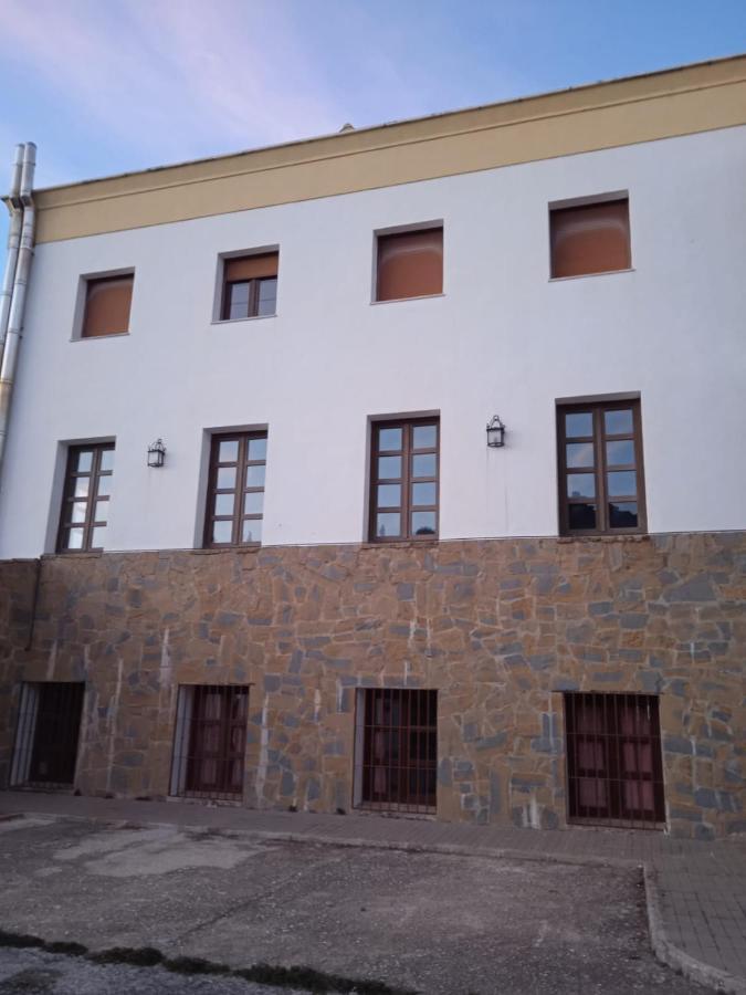 Apartamentos Refugio Del Viajero Parauta Bagian luar foto